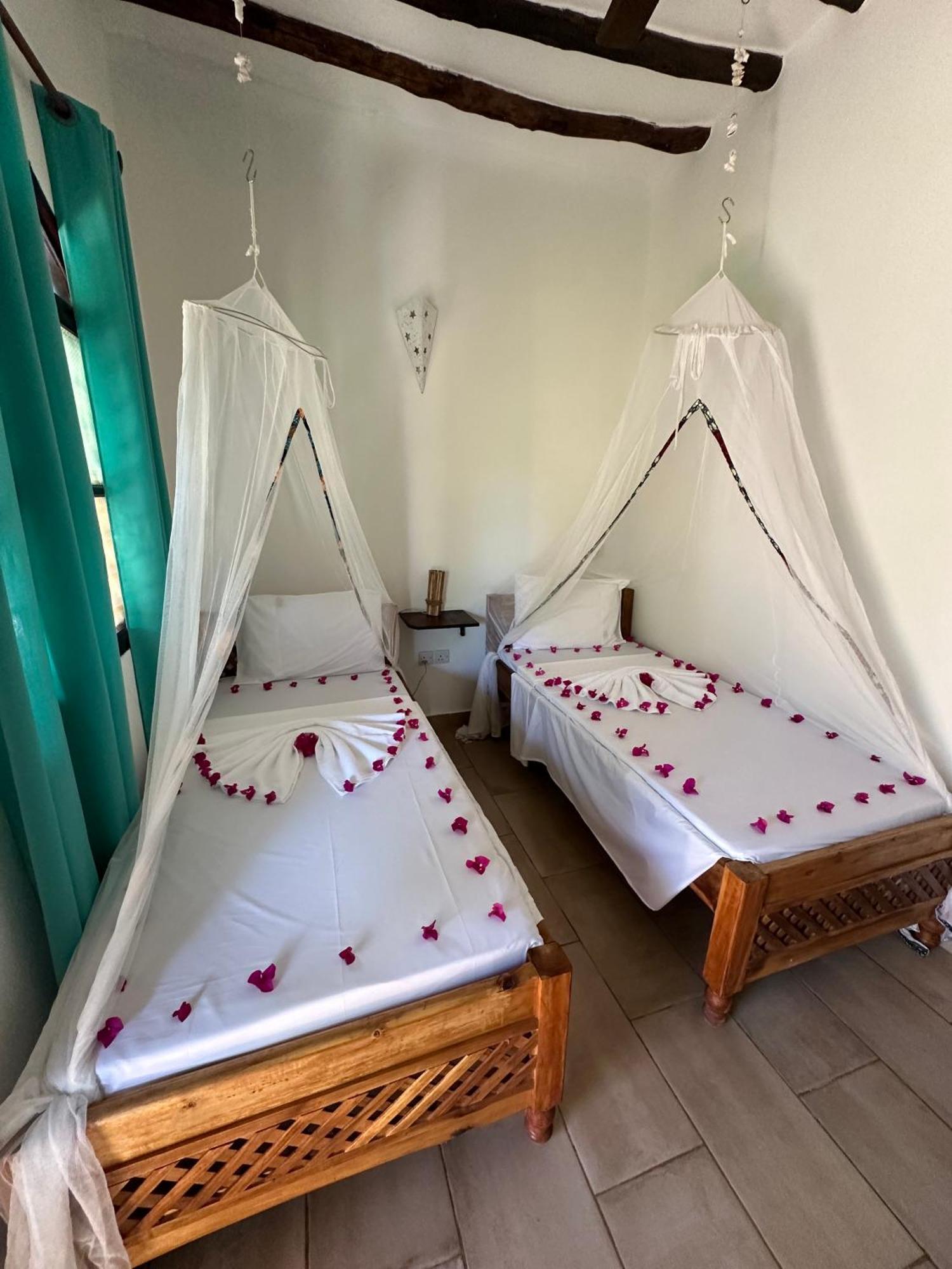 Kiwengwa Bungalow Boutique Resort Bagian luar foto
